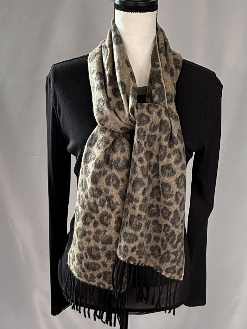 Bloomingdale's 100% Cashmere Leopard Print Scarf Brown Gray Fringe Luxury